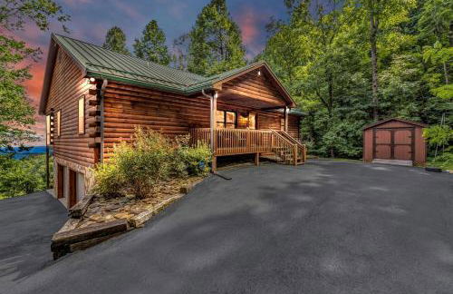 Cozy Mountain Cabin with Long-Range Views near Waterfall Park in Old Fort, NC - Foto 1
