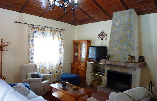 Detached Rural and Rustic House With a Private Swimming Pool - Photo 4