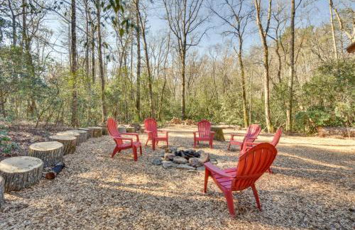 Cozy Creekside Mountain Escape w/ Hot Tub! - Foto 2