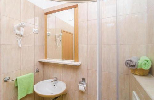 Tranquil Villa with Pool - Photo 18