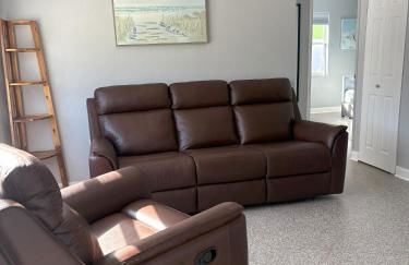 Cheerful 7 Bdrm Home with Private Pool One Block from Beach - Foto 12