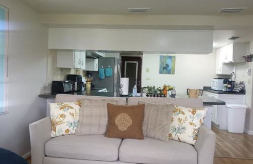Comfortable Stay- Fully Stocked Home & Coffee Bar- All Essentials Provided - Photo 28