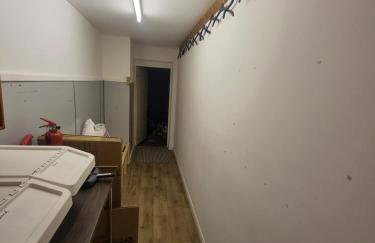 Neet Retreat - sleeps 7 next to beach - Foto 38