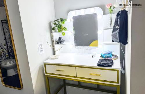 The Moose #12 - Brand New Modern Luxe Loft with Free Parking, King Bed & Fast WiFi - Foto 3