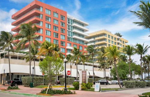 Beachfront Bentley Hotel One Bedroom Suite with Balcony and Beach access - Foto 21