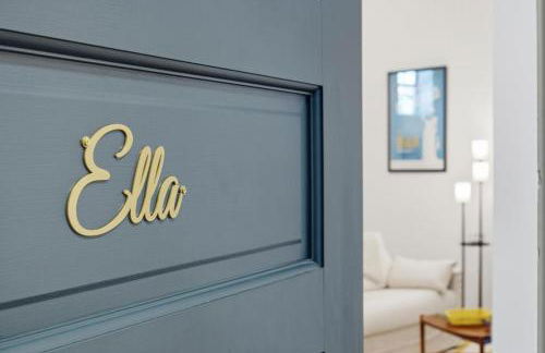 The Ella Stylish King Studio in LaVilla Pool - Photo 13