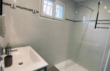 TOUL Appartement Entier avec PARKING Privé au Calme Cosy à Étage avec Balcon - Foto 7