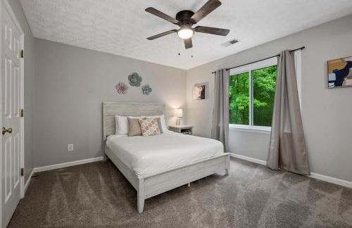 Relax In This 4BR Retreat With Screened Snug Porch - Foto 24