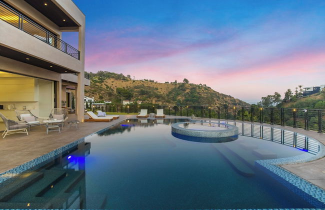 Zorada - Private Hollywood Hills Luxury With Endless Amenities and City Views - Photo 39