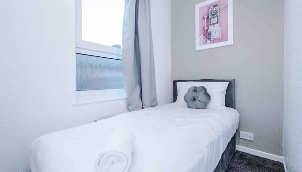 Comfy Four Bedroom House with parking - Foto 2, Habitación