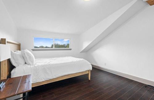 Spacious 4BR w Fenced Yard - Foto 6