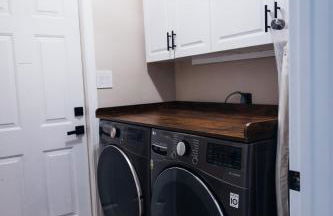 Golden Hour Getaway- Guest Favorite, 2 Min to Beach, Seasonal Pool & Arcade - Foto 22