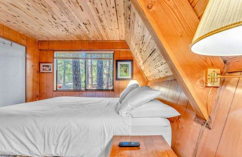 3BR Tahoe Cabin in the Trees with Hot Tub - Foto 14