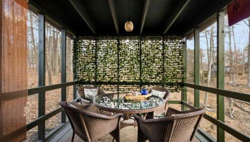 Zen Vibe w Fireplace Grill Deck & Screened Porch - Photo 3