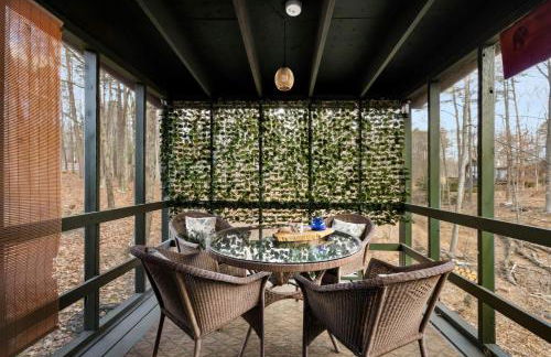 Zen Vibe w Fireplace Grill Deck & Screened Porch - Foto 3