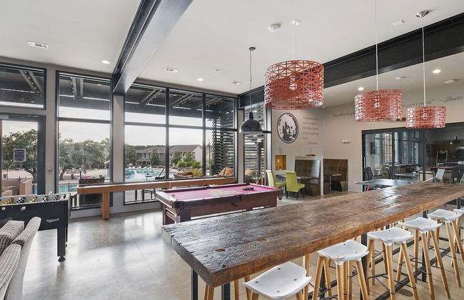 Texas State Sanctuary With Massive Pool Oasis - Foto 25