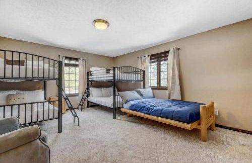 Moose Tracks Cabin - Hot Tub BBQ Billiards Groups - Foto 32