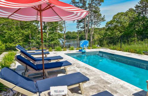 Luxury Waterfront Home w Heated Pool and Hot Tub - Foto 3