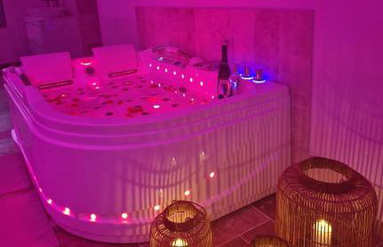 L'audacieuse-Jacuzzi et sauna , miroir suspendu - Foto 1