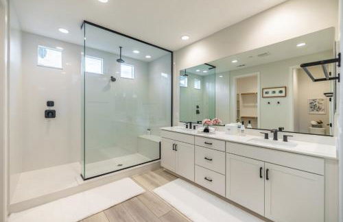 #Marbella Lane - Elegant 5BR Home Rancho Mission - Photo 8