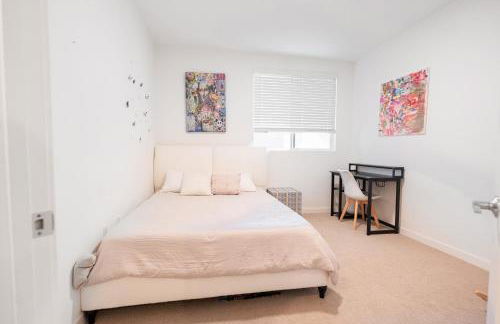 Heart of North Hollywood 2 bed Apt FREE parking, hot tub, pool, gym - Foto 24