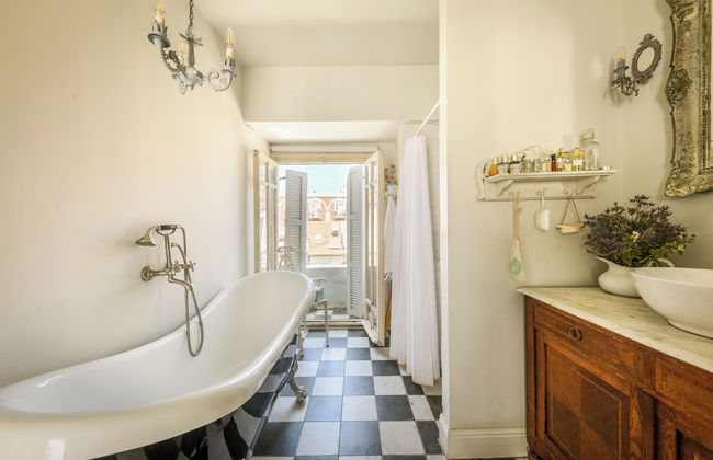 Elegant 1BR Apt w Balcony in the City - Photo 44