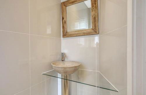 Dove House Wanstead - Stunning 4 Bedroom, 3 Bathroom House with Private Hottub & Gym - Escape London, in Lonon - Foto 19