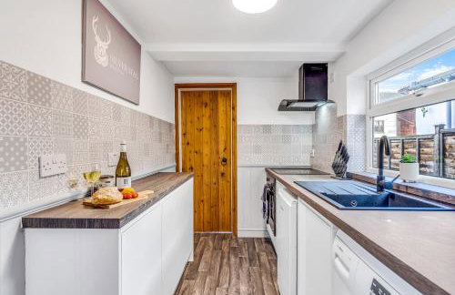 Comfortable 3 Bedroom Gem with 2 Bathrooms Perfect for Groups - Photo 18