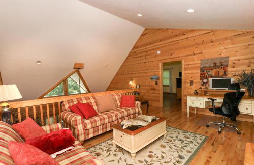 3-Story Private Cabin with Hot Tub and Fire Pit - Foto 21