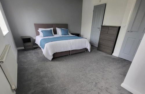 4 Bedroom Home - Sleeps 7 Pet Friendly & Parking - Foto 3