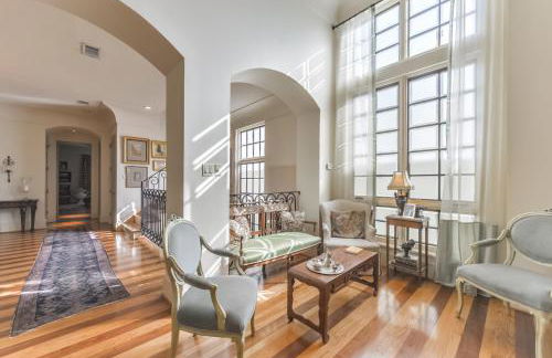 Elegant French Patio Home with Private Pool - Foto 12