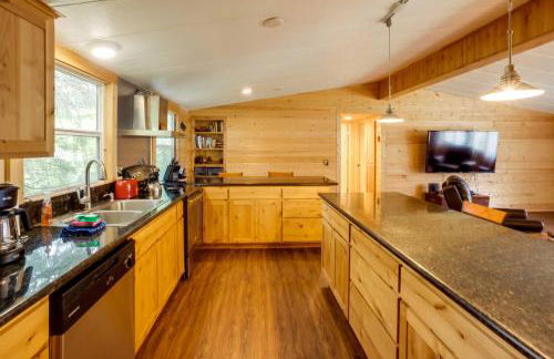 Brookings Home with Deck, half Mi to Harris Beach! - Foto 9