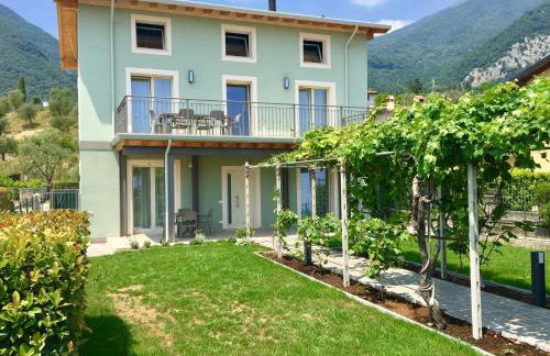 Casa con ampio terrazzo, vista lago e giardino - Foto 37