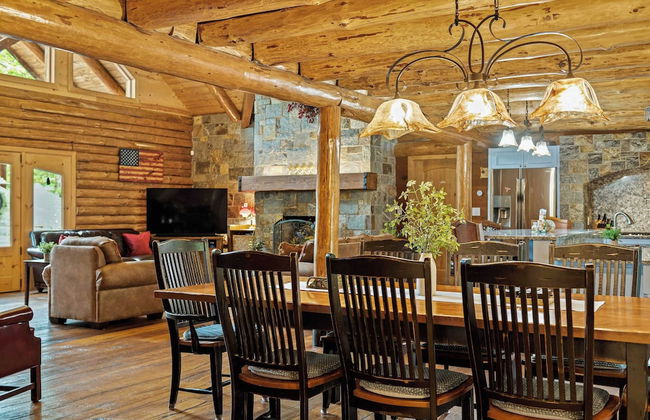 The Bigwood Cabin by Avantstay Hot Tub, Firepit, Pool Table, Private Yard - Photo 18