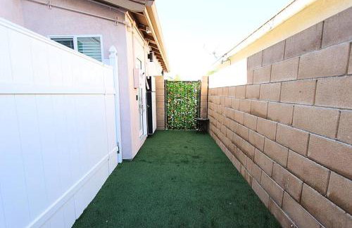 NEW! 2-Bedroom Fontana Guest House close to Kaiser Permanente - Photo 53