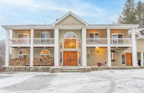 8BR Luxury Maplewood Manor, Hot Tub & Fire Pit - Foto 1