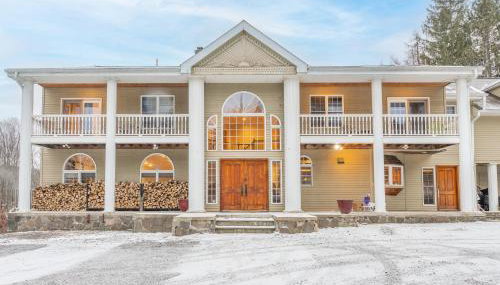 8BR Luxury Maplewood Manor, Hot Tub & Fire Pit - Foto 1