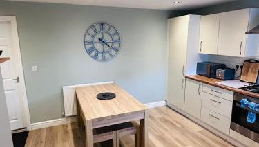 Barber House, Hoyland with two allocated parking spaces - Foto 4