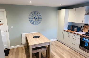 Barber House, Hoyland with two allocated parking spaces - Foto 4