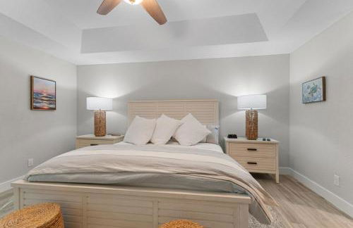 Modern Luxury Retreat in Naples - Photo 28