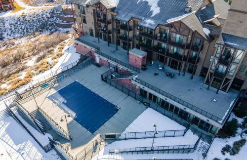 Top Floor Deer Valley Gondola Lakefront Condo- Great views - Photo 9