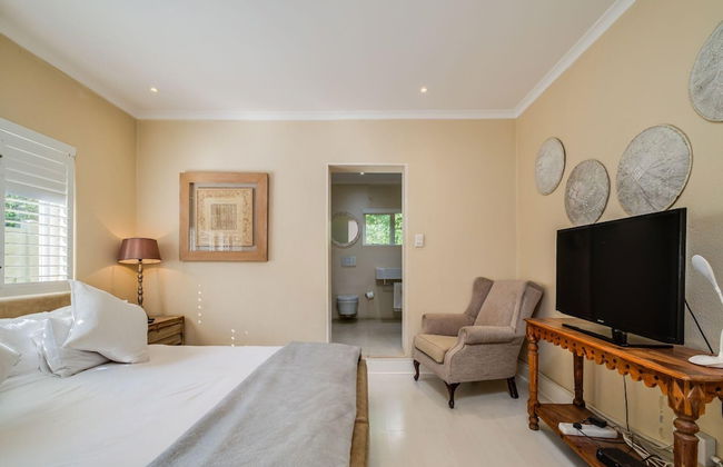 Beach-style Camps Bay Home w Pool Garden Barbados - Photo 23