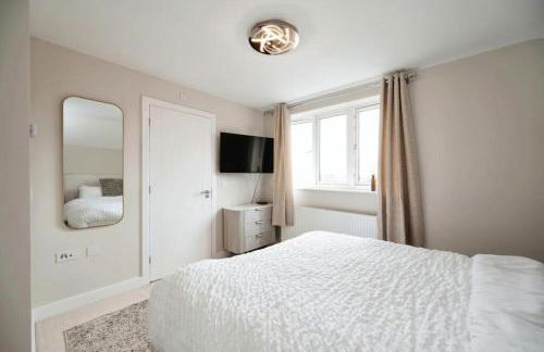 3 Bedroom Beautiful Home with Garden, AC, Hot Tub - Photo 7