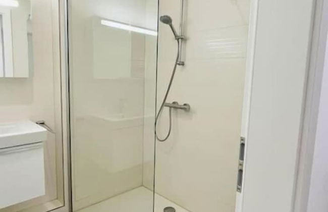 2 Bedrooms Flat in Center with Parking - Photo 19