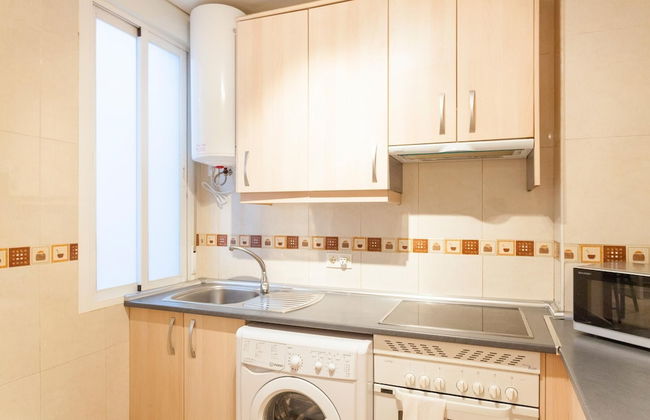 Cozy Urban Apt. Historic District - Sol - Photo 8