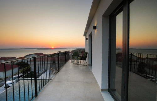 Newly built Villa MarVista with 4 bedrooms,infinity pool & stunning sea and mountain views - Photo 40