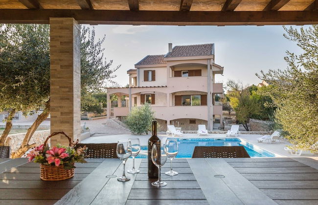 Spacious Holiday Home With Swimming Pool - Foto 20