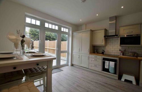 New stylish 4 bed house moments from Clacton beach - Foto 44
