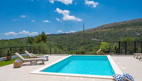 Villa Nacle with Heated Pool and Large Playground near Omis and Split - Foto 4, sunbed