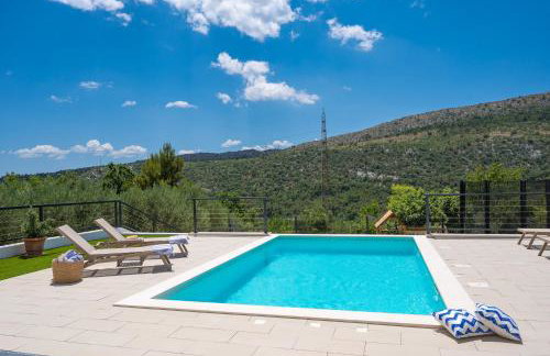 Villa Nacle with Heated Pool and Large Playground near Omis and Split - Photo 4
